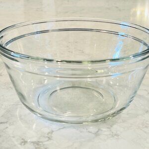 Anchor Hocking Clear Glass Mixing Bowl 2.5 Quart 8.5 inch diameter USA vintage.